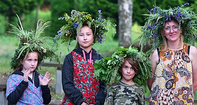 Czarujący Krzywogoniec. Dzieci we wiankach po cichu skradły show FOTO-22408
