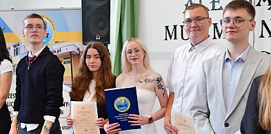 ZSLiT pożegnało uczniów i wyróżniło tych najlepszych ze Szkoły Branżowej / ZDJĘCIA-22487