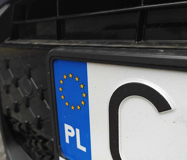 Rejestracja auta przez internet i koniec z przynoszeniem tablic. Rząd przyjął...-22524