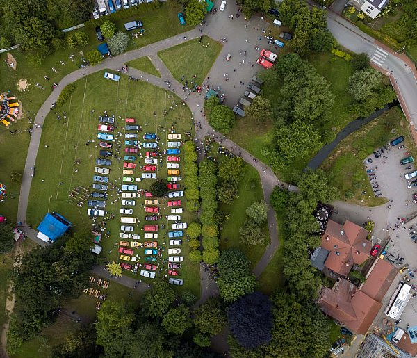 Tuchola: Ponad 200 załóg w parku, w tym auto z 1928 roku! ZDJĘCIA Z WYSTAWY-22667