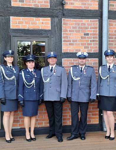 Tucholscy policjanci i starosta z odznaczeniami-22737