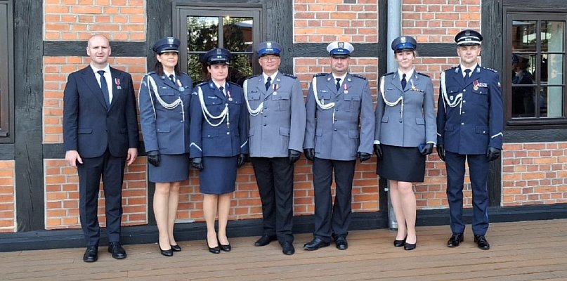 Tucholscy policjanci i starosta z odznaczeniami - 22737