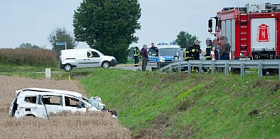 DW240, Bysław. Samochodem jechało 6 osób, prowadził obywatel Kolumbii-22770