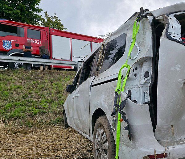 DW240, Bysław. Samochodem jechało 6 osób, prowadził obywatel Kolumbii-22770