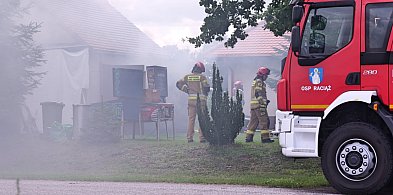 POŻAR! Akcja strażaków w Malej Komorzy. Ogień wybuchł w budynku tuż obok... -22863