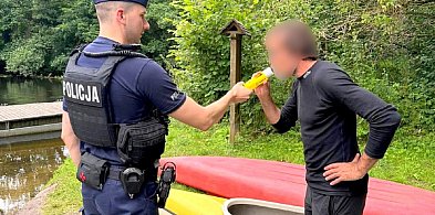 Policjanci kontrolowali trzeźwość kajakarzy-22912