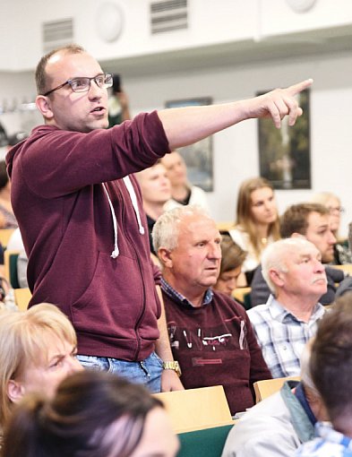 TUCHOLA - OBWODNICA. Pełna sala na spotkaniu z projektantem i inwestorem FOTO-22923