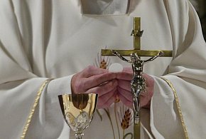 Nowa danina na Kościół? Pieniądze mają być pobierane prosto z pensji-23030