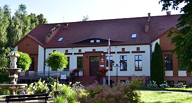 Jak idzie gminie z pokojami na wynajem w pałacu w Kęsowie?-23088