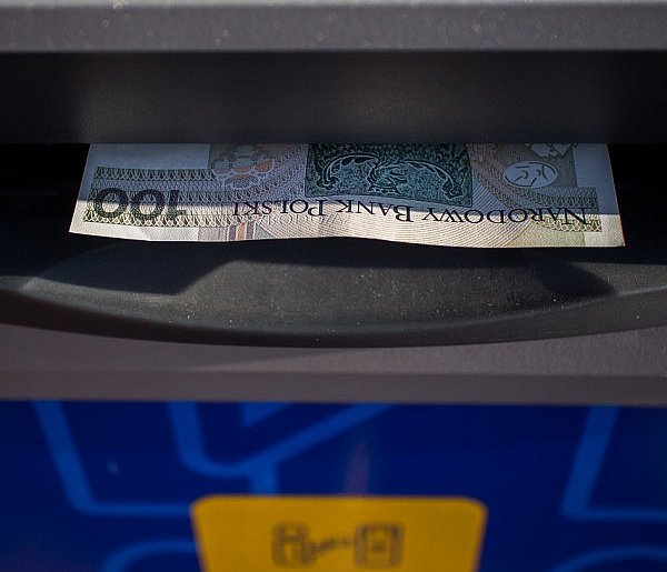 Nowy cennik usług bankowych. Klienci zapłacą więcej już od listopada-23120