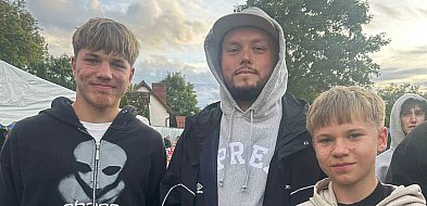 Książulo na dożynkach w Bysławku! Znany youtuber spróbował lokalnych przysmaków-23238