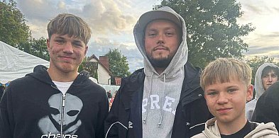 Książulo na dożynkach w Bysławku! Znany youtuber spróbował lokalnych przysmaków-23238