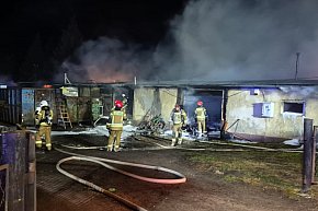 Tuchola. Pożar skupu złomu na ul. Chopina-4879