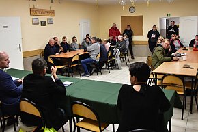 Co z blachami na drodze w Wełpinie? Powiat przyjechał zapowiedzieć zmiany!-4887