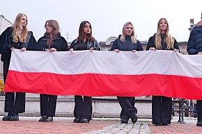 SP 1 i ZSLiA w Tucholi śpiewają hymn Polski-4899