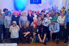 Seniorzy z Kamienicy rozgrzali parkiet pałacu-4927