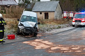 Zderzenie osobówki i pojazdu ciężarowego w Łąskim Piecu-4949