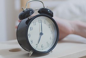 Kiedy cofamy zegarki? Tym razem zimowy czas przyjdzie prędzej-23387
