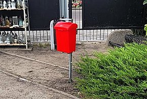 Widzisz taki pojemnik na cmentarzu. Oto, do czego służy-24169