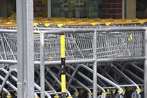 Czy 1 listopada zrobisz zakupy? Ten weekend zaskoczy wielu klientów-24347