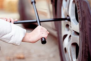 Z pozoru drobiazg, a może skończyć się tragedią. Urząd ostrzega kierowców-24467