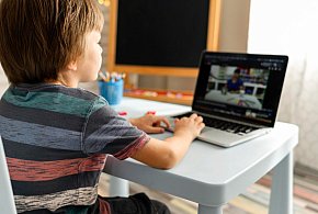 Popularni influencerzy mogą mieć kłopoty. Treści dla dzieci budzą kontrowersje-24547