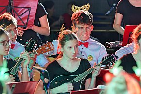 Campanella zagrała w Tucholi, harcerze przekazali Światełko Pokoju / ZDJĘCIA-25311