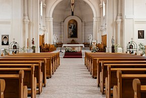 Miliony na Kościół w 2026 roku. Państwo co roku dokłada do duchownych-25475