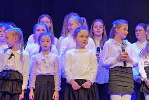 Tuchola rozbrzmiała kolędą i piosenką świąteczną / ZDJĘCIA I FILMY-25681