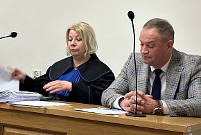 Urbański kontra wójt Kożuch PRZED SĄDEM. Budowlaniec domaga się pieniędzy od gminy