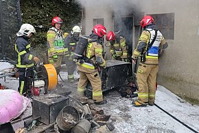 Pożar kotłowni w Bysławiu. Sześć jednostek straży ruszyło do akcji  / ZDJĘCIA