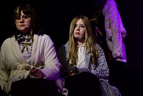 Morderstwo trzech kobiet w Tucholi. Masque z liceum na scenie RECENZJA / FOT