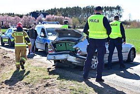 Uwaga! Zderzenie dwóch samochodów między Tucholą a Łyskowem. Można spodziewać się