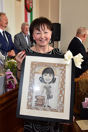 Tuchola: Hanna Szramka przeszła na emeryturę. Wzruszająca uroczystośc w tuchokskim urzędzie-4630