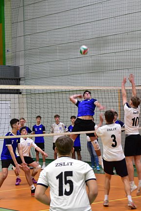 Tuchola: Mikołajkowy Turniej Piłki Siatkowej-5000