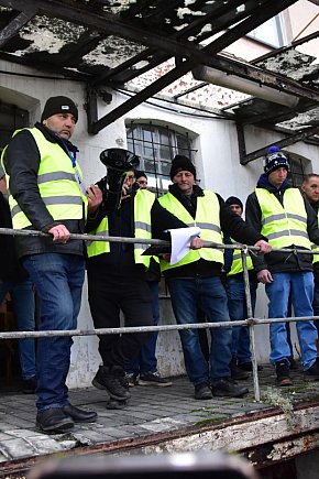 Gostycyn: Rolnicy protestowali przez kilka godzin w centrum wsi przy DW nr 237 z powiatów tucholskiego i sępoleńskiego-5041