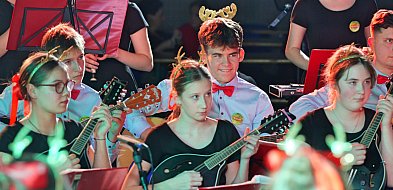 Campanella zagrała w Tucholi, harcerze przekazali Światełko Pokoju / ZDJĘCIA-25311