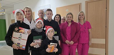 Młodzieżowa drużyna OSP Lubiewo odwiedziła przed świętami bydgoską onkologię-25396