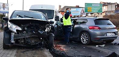 Tuchola: Zderzenie trzech pojazdów. Sprawca próbował uciec / ZDJĘCIA