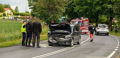 Dziś na DW240 w Bysławiu. Zderzenie trzech samochodów ZDJĘCIA, FILM