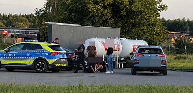 Napadli na 17-latka w parku za urzędem w Tucholi. Jeden wyciągnął nóż