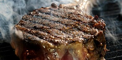 Jak przygotować idealny stek tomahawk na grillu