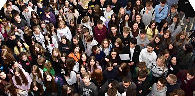 Uczniowie "Nowodworka" przekonywali, aby zasilić od września ich szeregi / FOTO
