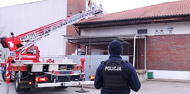 Włamanie i kradzież w markecie w Tucholi? Działania policji od wtorkowego rana