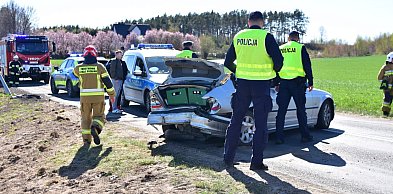 Uwaga! Zderzenie dwóch samochodów między Tucholą a Łyskowem. Można spodziewać się