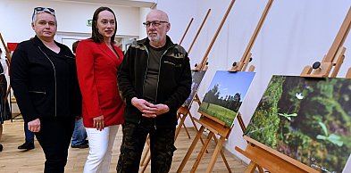 Pan Janusz z nieodłącznym aparatem w ręku. Z tego zna go cała gmina Śliwice