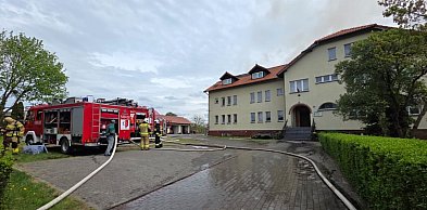 Śliwice. Pożar NA PLEBANII! Dym wydostawał się z poddasza