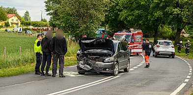 Dziś na DW240 w Bysławiu. Zderzenie trzech samochodów ZDJĘCIA, FILM
