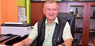 „Szkoła to nie fabryka gwoździ”. Roman Chmara przechodzi na emeryturę
