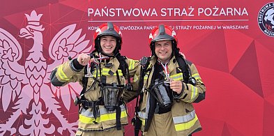 Strażacy z komendy w Tucholi w biegu po schodach Pałacu Kultury i Nauki! -23598